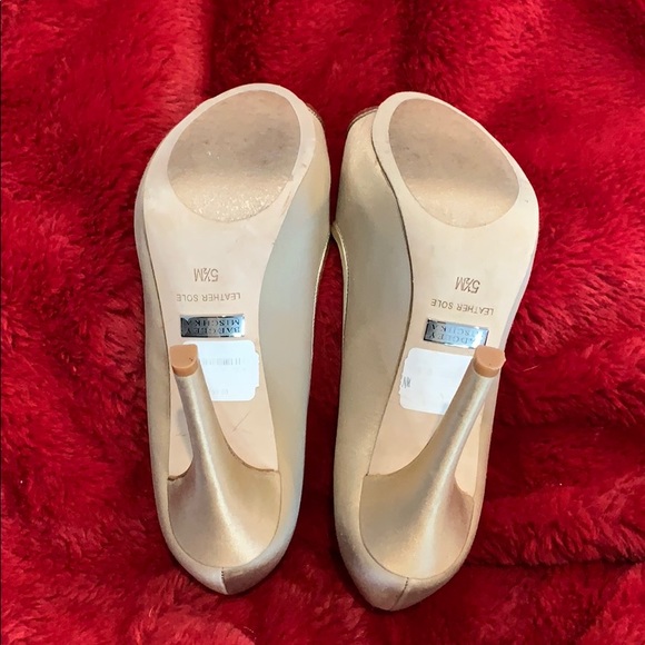 Badgley Mischka Evening Platform Heels - Picture 5 of 5